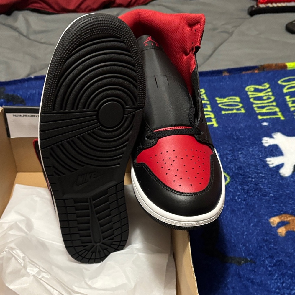 Jordan Athletic Shoes Black Red - Picture 6 of 8